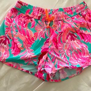 Excellent Lilly Pulitzer Luxletic Shorts Size Small!